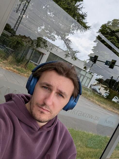 Próbuje wyjść ze swojej strefy komfortu i poznać nowe osoby!