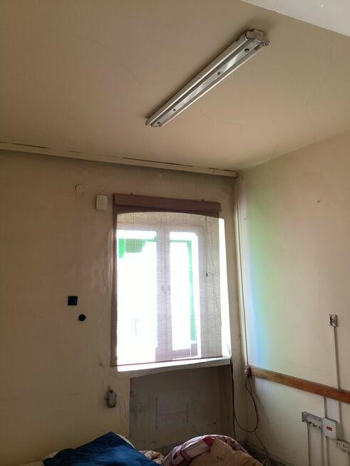 Duży lokal handlowo-usługowy. Parter,2 wejścia,4xwc, witryny