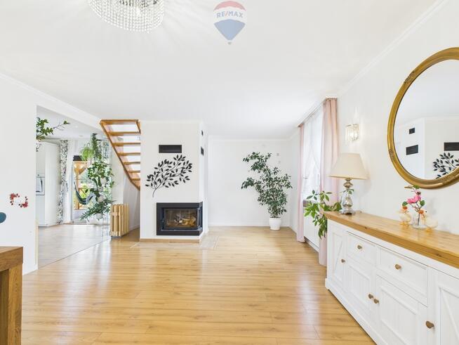 Komfortowy dom z dużą działką i tarasami