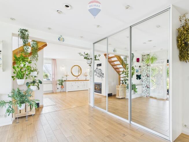 Komfortowy dom z dużą działką i tarasami