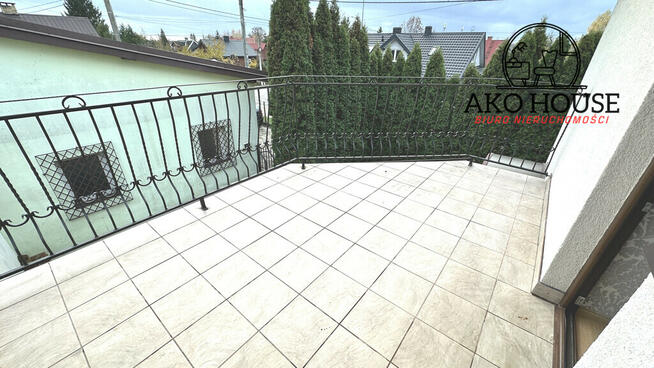 Dom 240 m² pod inwestycję – 4 lokale + 2 garaże!