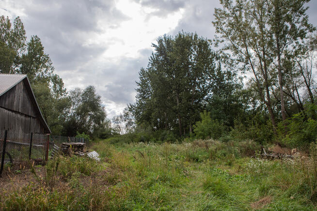 Działka 25 arów z budynkiem do adaptacji – Grądy