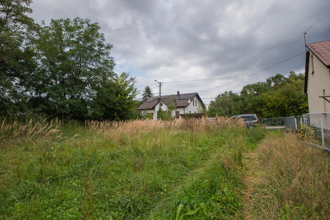 Działka 25 arów z budynkiem do adaptacji – Grądy