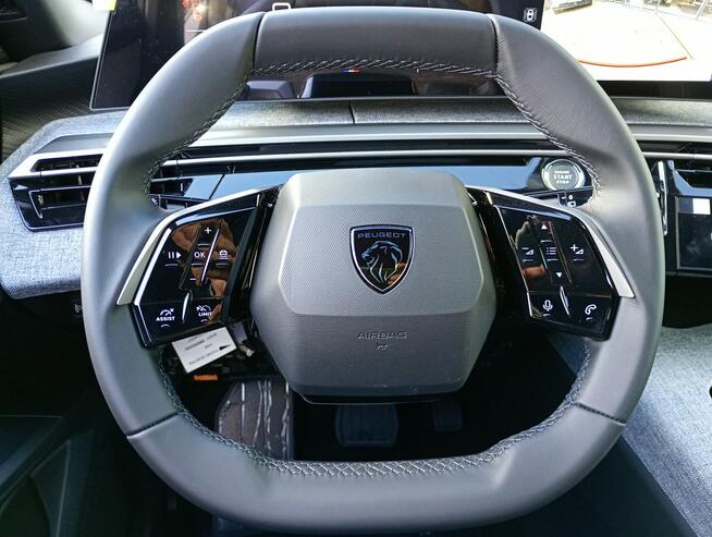 Peugeot 5008 Allure/ Kamery 360/ aktyw. tempom./ Navi 3D/ ekran 21 cali/ Alarm
