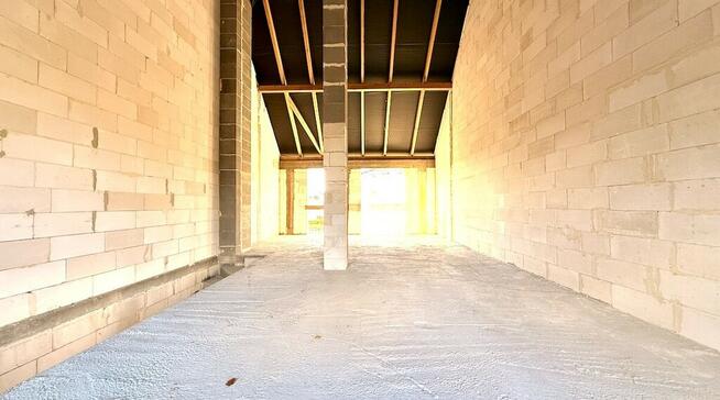 Dom w zabudowioe blizniaczej z garażem