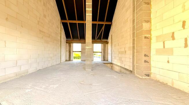 Dom w zabudowioe blizniaczej z garażem