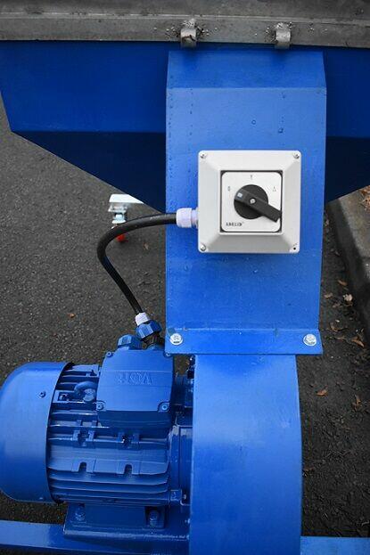 Dozownik zbrojenia rozproszonego betonu