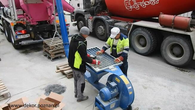 Dozownik zbrojenia rozproszonego betonu