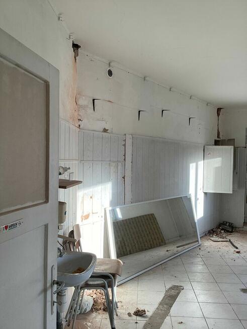 Duży lokal handlowo-usługowy. Parter,2 wejścia,4xwc, witryny