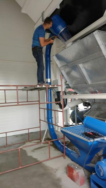 Dozownik zbrojenia rozproszonego betonu