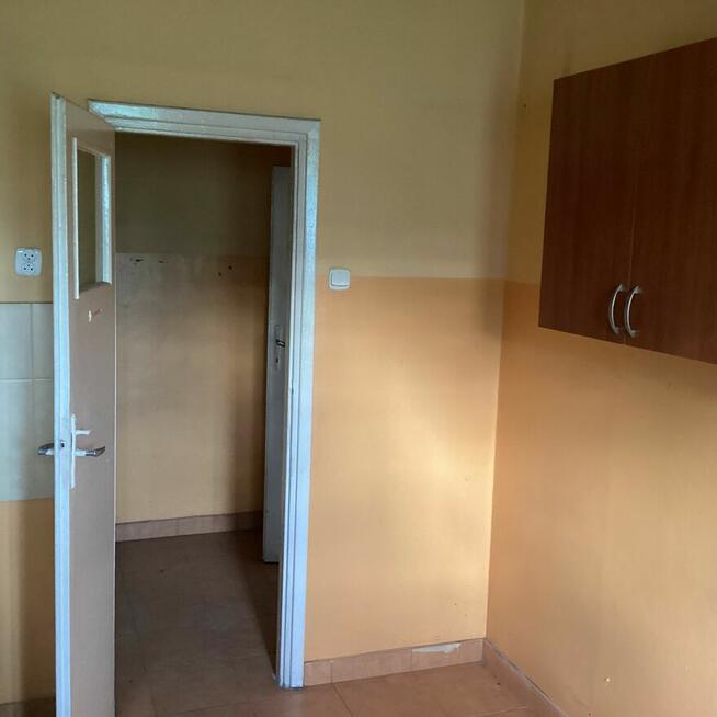 Duży lokal handlowo-usługowy. Parter,2 wejścia,4xwc, witryny