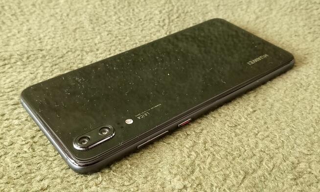 Niesprawny telefon Huawei P20.