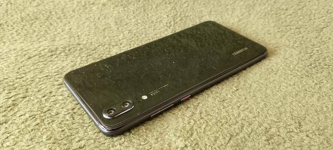 Niesprawny telefon Huawei P20.