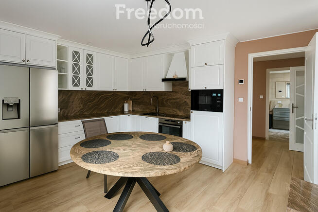 Nowoczesny smart dom z ogrodem zimowym