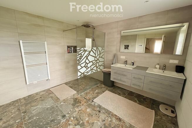 Nowoczesny smart dom z ogrodem zimowym