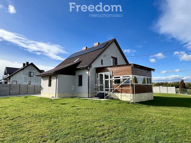 Nowoczesny smart dom z ogrodem zimowym