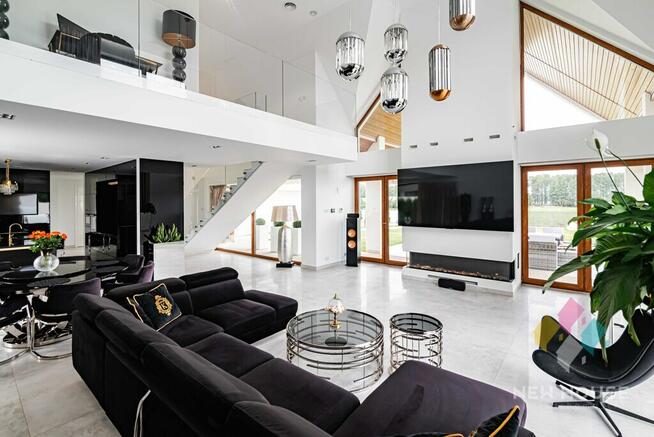 Willa 315 m2 z basenem i widokiem na jezioro