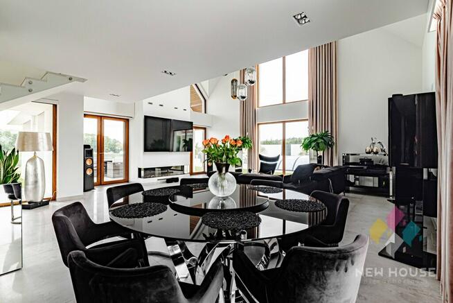 Willa 315 m2 z basenem i widokiem na jezioro