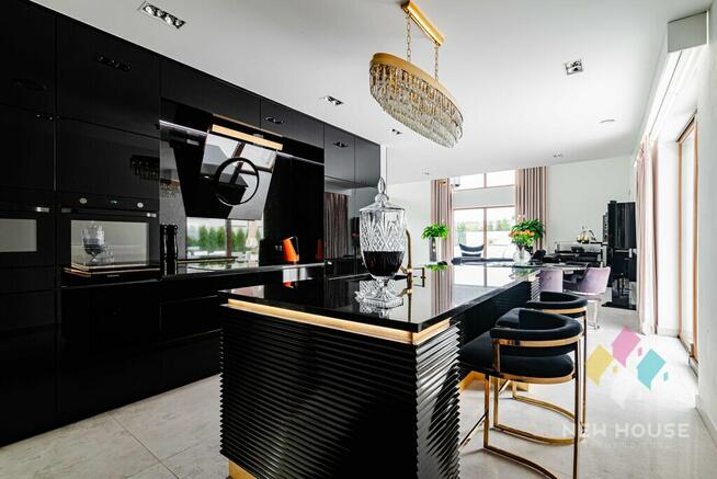 Willa 315 m2 z basenem i widokiem na jezioro