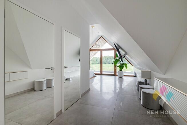 Willa 315 m2 z basenem i widokiem na jezioro