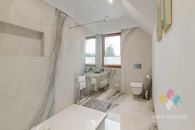 Willa 315 m2 z basenem i widokiem na jezioro