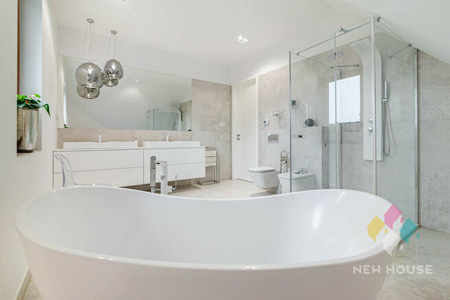 Willa 315 m2 z basenem i widokiem na jezioro