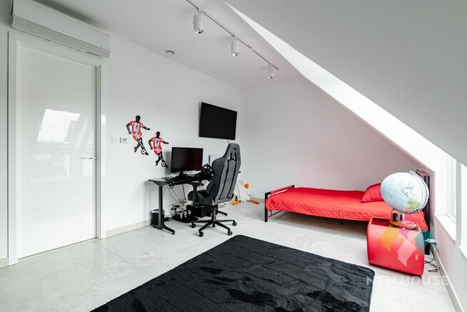 Willa 315 m2 z basenem i widokiem na jezioro