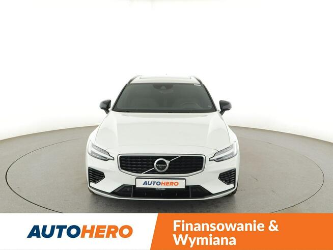 Volvo V60 PHEV 4x4 skóra/alcantara full LED panorama navi kamery