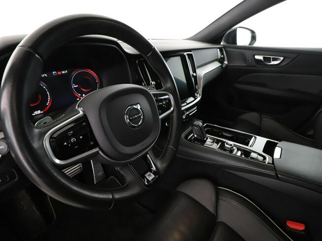 Volvo V60 PHEV 4x4 skóra/alcantara full LED panorama navi kamery