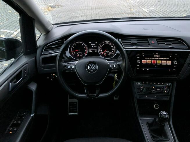 Volkswagen Touran R-line 2019r 1.5 TSI benzyna 150KM 7 osób PDC ACC Hak Niski przebieg