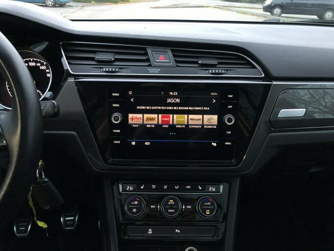 Volkswagen Touran R-line 2019r 1.5 TSI benzyna 150KM 7 osób PDC ACC Hak Niski przebieg