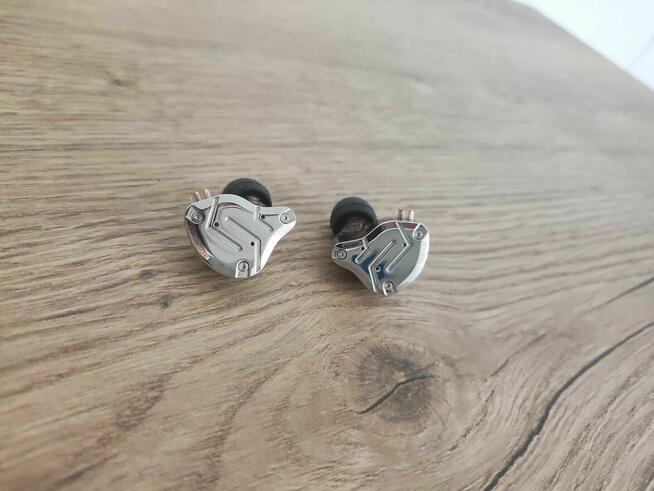 Słuchawki dokanałowe monitory KZ ZS10 PRO douszne hybrydy