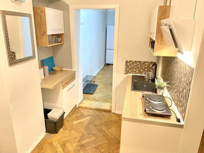 Pokój jedno/dwuosobowy dla studentów lub osób pracujących.