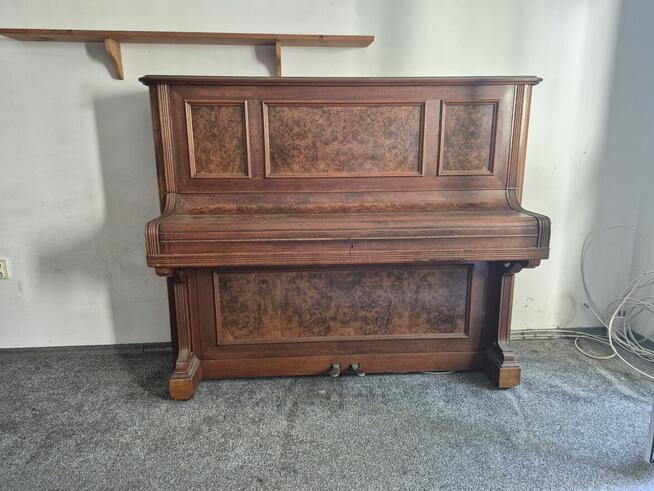 Pianino Bechstein Berlin.
