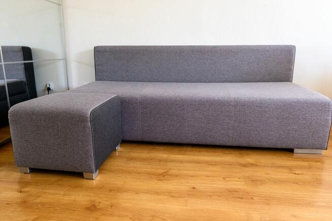 Sofa rozkładana + pufa - funkcja narożnika