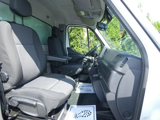Renault Master kontener + winda 750 kg drzwi boczne klimatyzacja