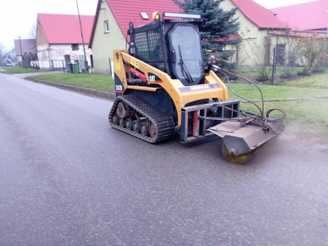 Miniładowarka Caterpillar 247B