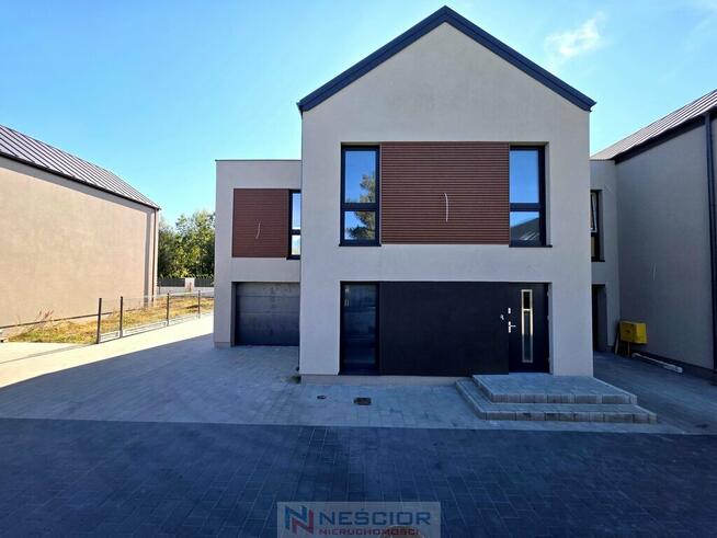 Segment narożny 140 m² w stanie deweloperskim | Garaż w bryle