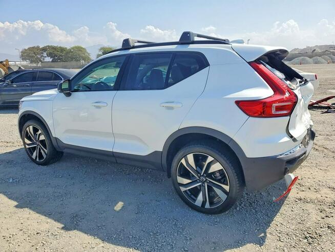 Volvo XC 40 Najwyższa wersja wyposażenia ULTIMATE / AWD / B5