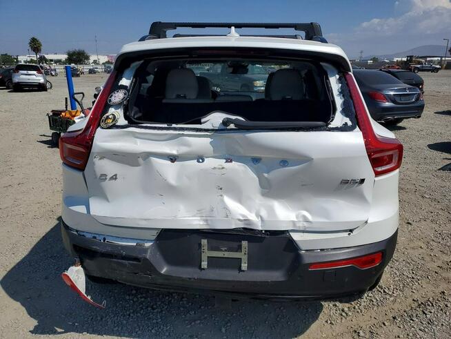 Volvo XC 40 Najwyższa wersja wyposażenia ULTIMATE / AWD / B5