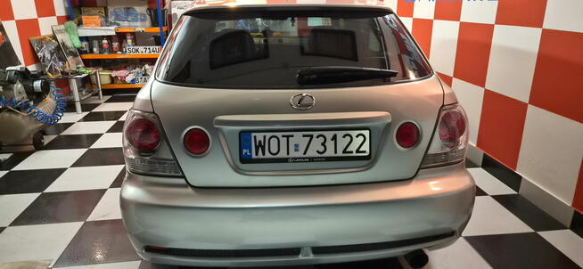 Lexus IS