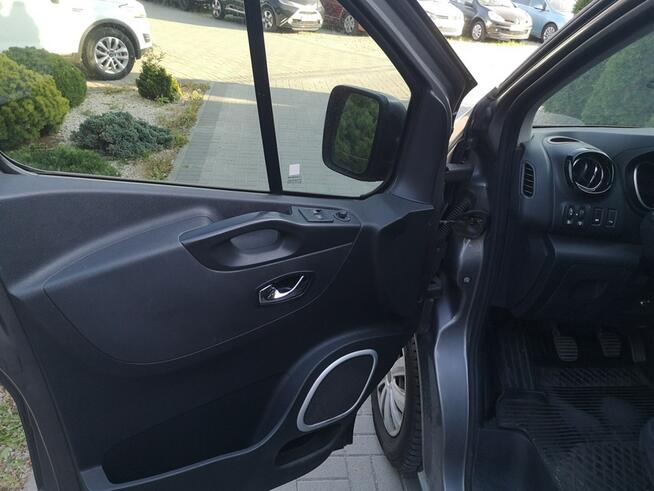 Opel Vivaro 1.6CDTI 125KM Klima Navi Temp Parktronic Kamera 9 osobowy Mini Kamper