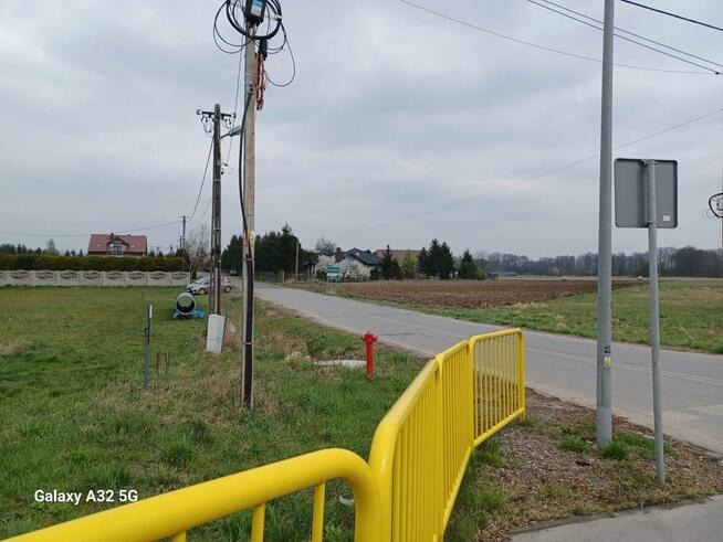 Działka ogrodzona z mediami i pozwoleniem na budowę