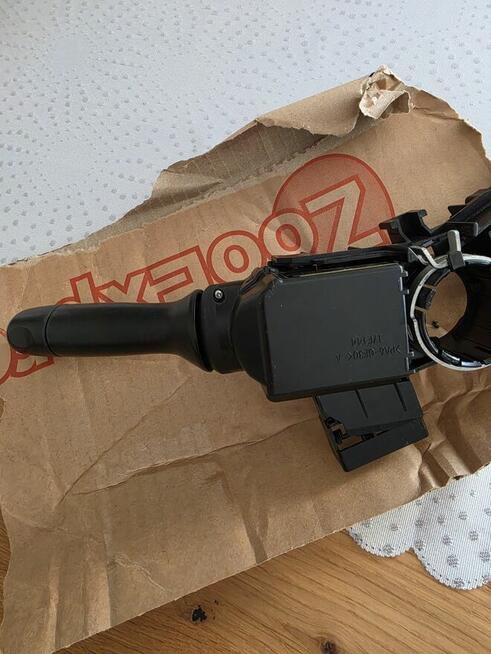 PRZEŁĄCZNIK ZESPOLONY TOYOTA YARIS II (P9) 0D08017F142