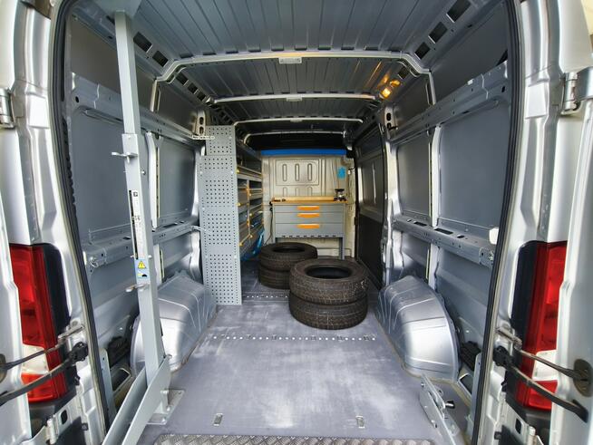 | Movano L2H2 | Rampa + wciągarka | Zabudowa warsztatowa | FV23% |