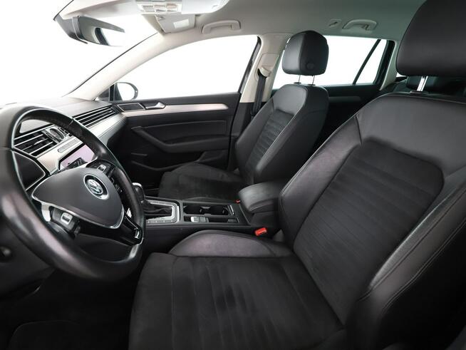 Volkswagen Passat Variant Highline automat alcantara virtual cockpit navi climatronic grz. fotel