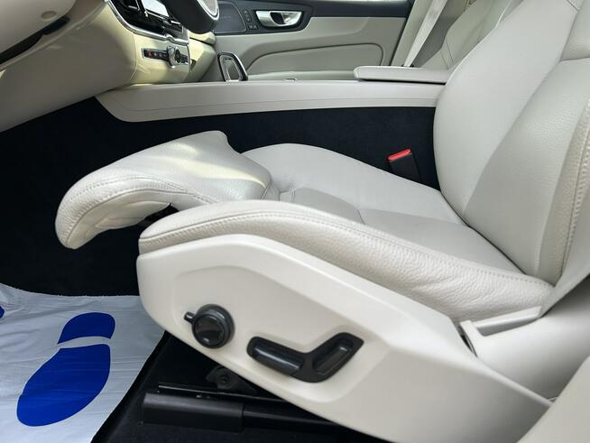 Volvo XC 60 B5 B AWD Plus Dark aut ! Z Polskiego Salonu ! Faktura Vat !