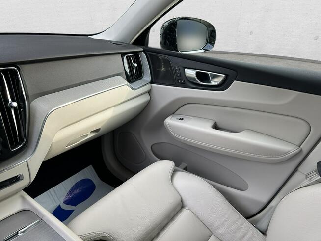 Volvo XC 60 B5 B AWD Plus Dark aut ! Z Polskiego Salonu ! Faktura Vat !