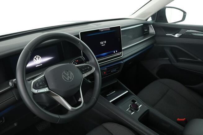 Volkswagen Tayron kamera asystenci czujniki automat tempomat wirtualny kokpit