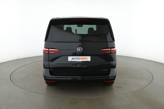 Volkswagen Multivan panorama LED navi wirtualny kokpit kamera czujniki grzane fotele